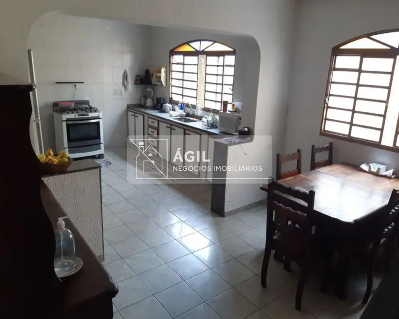 Foto 6 de Casa com 3 quartos à venda, 275m2 em Sao Jose Dos Campos - SP