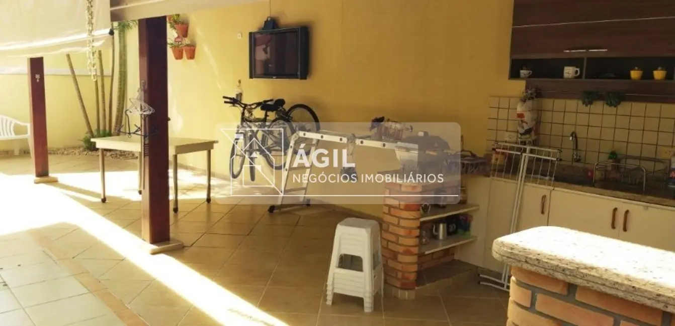 Casa com 3 quartos à venda, 300m2 em Sao Jose Dos Campos - SP - imagem 4 Foto 4 de Casa com 3 quartos à venda, 300m2 em Sao Jose Dos Campos - SP