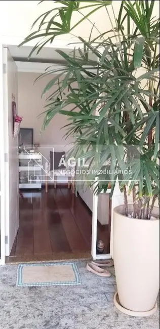 Casa com 3 quartos à venda, 300m2 em Sao Jose Dos Campos - SP - imagem 8 Foto 8 de Casa com 3 quartos à venda, 300m2 em Sao Jose Dos Campos - SP