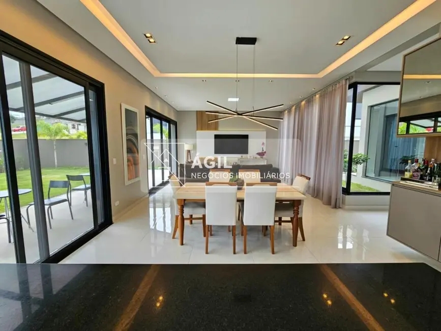 Casa de Condomínio com 4 quartos à venda, 262m2 em Sao Jose Dos Campos - SP - imagem 7 Foto 7 de Casa de Condomínio com 4 quartos à venda, 262m2 em Sao Jose Dos Campos - SP