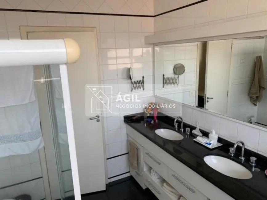 Foto 8 de Casa com 4 quartos à venda, 300m2 em Sao Jose Dos Campos - SP