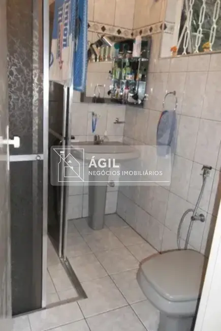 Foto 4 de Casa com 2 quartos à venda, 180m2 em Parque Santo Antônio, Jacarei - SP