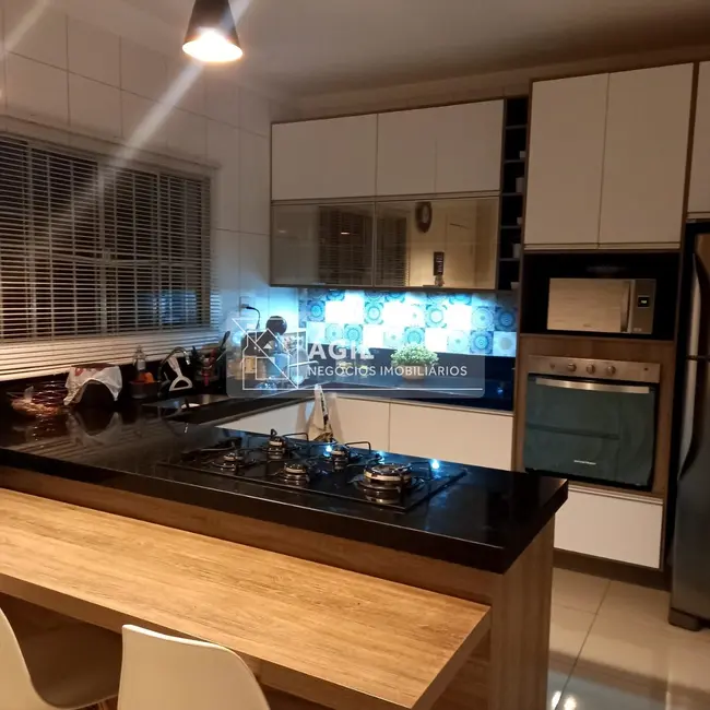 Foto 1 de Casa com 3 quartos à venda, 155m2 em Sao Jose Dos Campos - SP