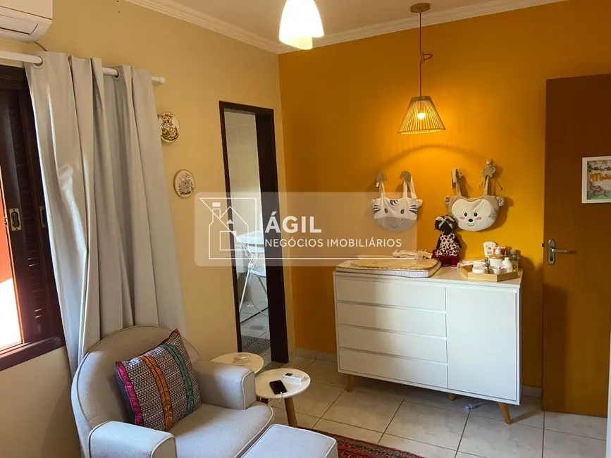 Foto 3 de Casa com 4 quartos à venda, 220m2 em Sao Jose Dos Campos - SP