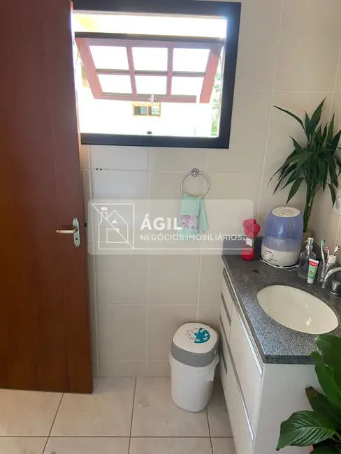 Foto 4 de Casa com 4 quartos à venda, 220m2 em Sao Jose Dos Campos - SP