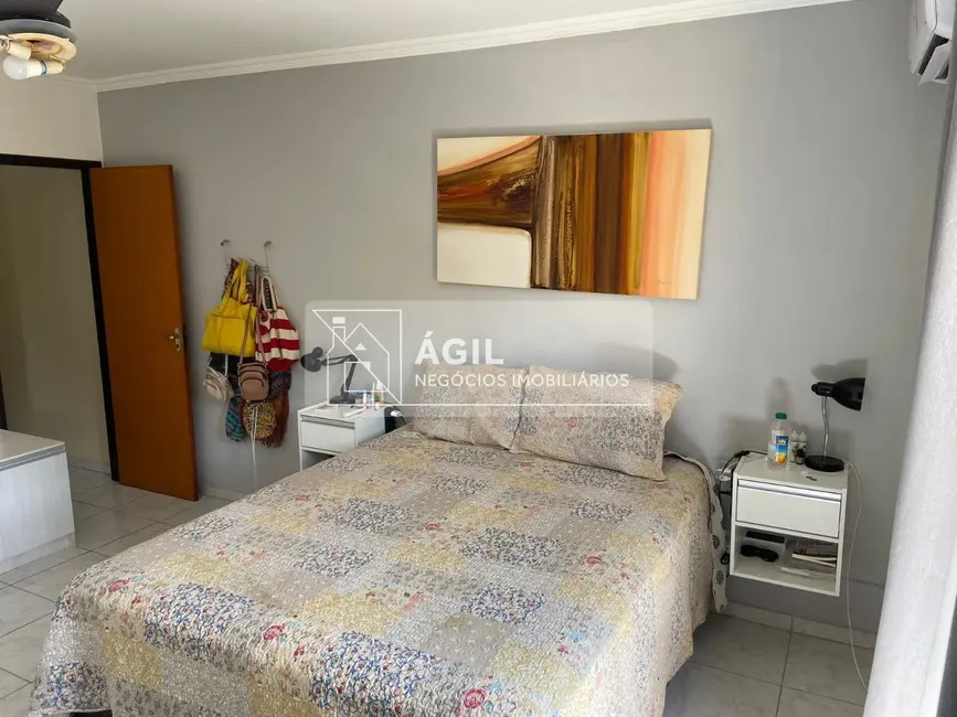 Foto 9 de Casa com 4 quartos à venda, 220m2 em Sao Jose Dos Campos - SP