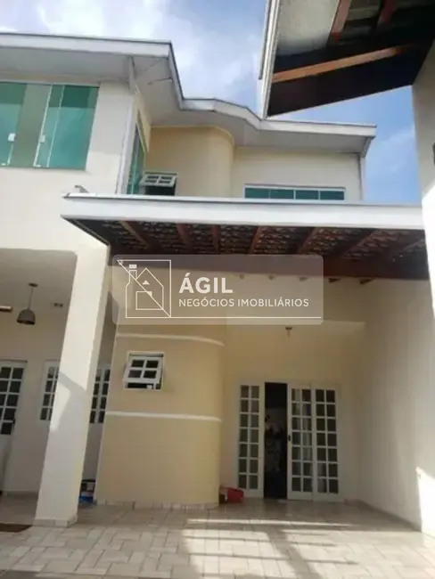 Foto 2 de Casa com 4 quartos à venda, 199m2 em Loteamento Villa Branca, Jacarei - SP