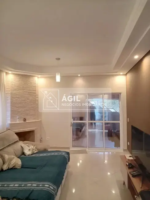 Foto 2 de Casa com 4 quartos à venda, 270m2 em Sao Jose Dos Campos - SP