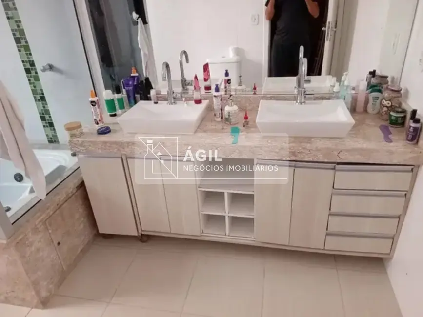 Foto 9 de Casa com 4 quartos à venda, 270m2 em Sao Jose Dos Campos - SP