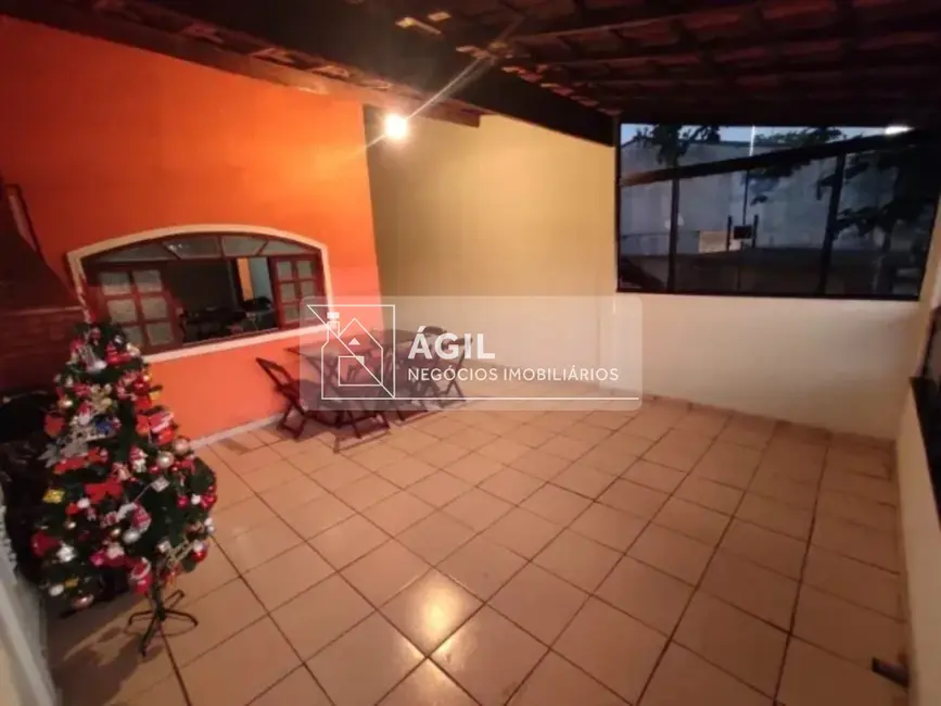 Foto 2 de Casa com 4 quartos à venda, 150m2 em Sao Jose Dos Campos - SP