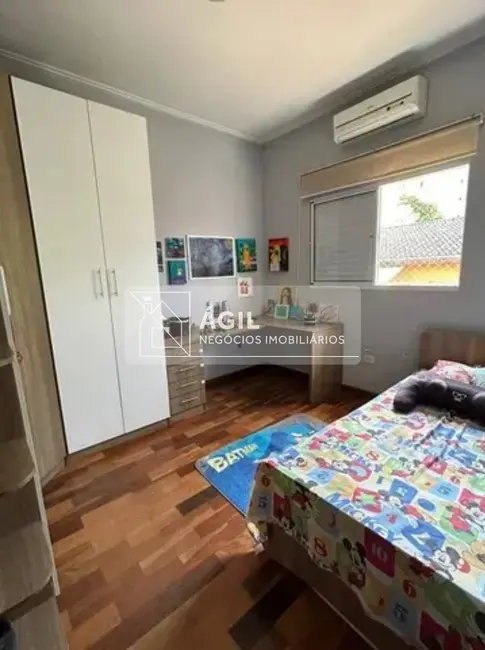 Foto 4 de Casa com 3 quartos à venda, 264m2 em Sao Jose Dos Campos - SP