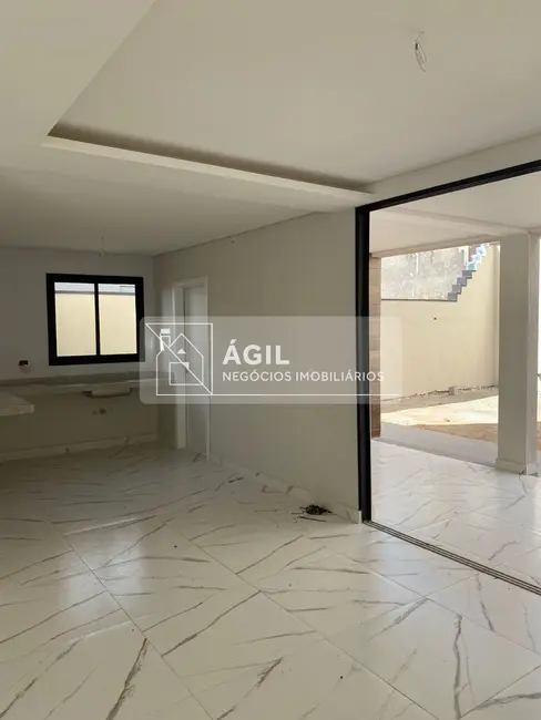 Foto 3 de Casa de Condomínio com 3 quartos à venda, 250m2 em Caçapava Velha, Cacapava - SP