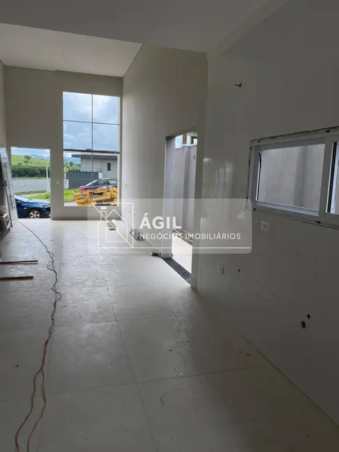 Casa de Condomínio com 3 quartos à venda, 250m2 em Cacapava - SP - imagem 6 Foto 6 de Casa de Condomínio com 3 quartos à venda, 250m2 em Cacapava - SP