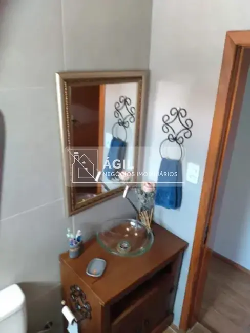 Casa com 5 quartos à venda, 200m2 em Sao Jose Dos Campos - SP - imagem 3 Foto 3 de Casa com 5 quartos à venda, 200m2 em Sao Jose Dos Campos - SP