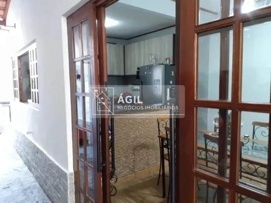 Casa com 5 quartos à venda, 200m2 em Sao Jose Dos Campos - SP - imagem 7 Foto 7 de Casa com 5 quartos à venda, 200m2 em Sao Jose Dos Campos - SP