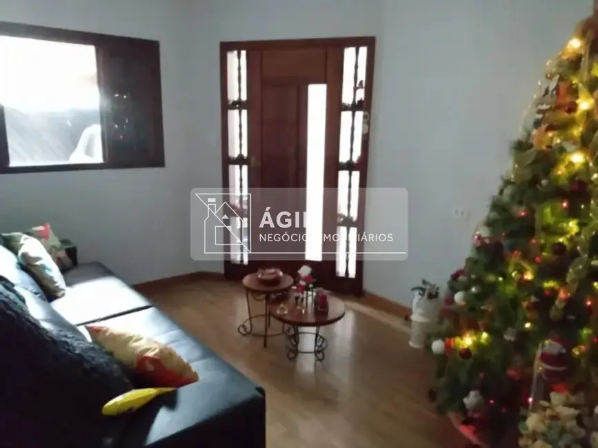 Casa com 5 quartos à venda, 200m2 em Sao Jose Dos Campos - SP - imagem 6 Foto 6 de Casa com 5 quartos à venda, 200m2 em Sao Jose Dos Campos - SP