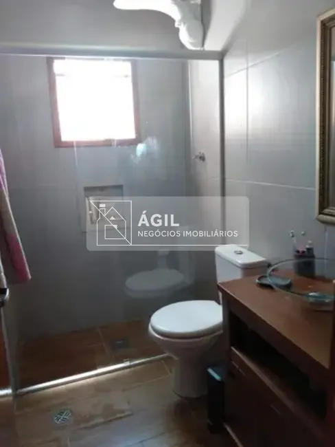 Casa com 5 quartos à venda, 200m2 em Sao Jose Dos Campos - SP - imagem 4 Foto 4 de Casa com 5 quartos à venda, 200m2 em Sao Jose Dos Campos - SP