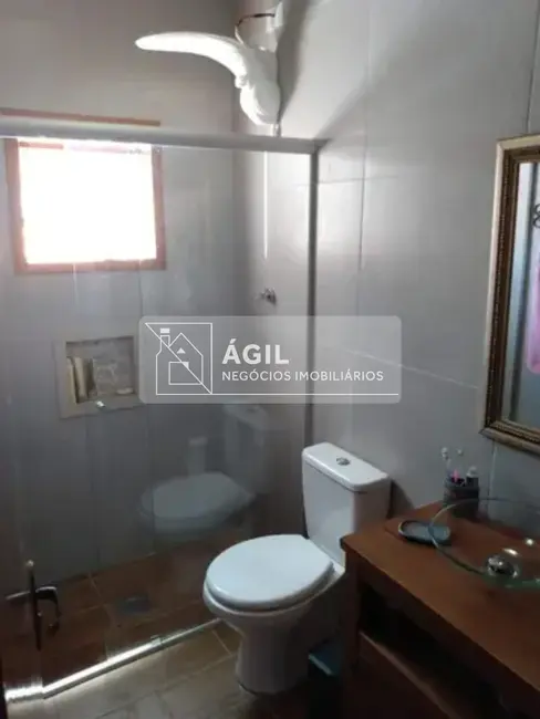 Casa com 5 quartos à venda, 200m2 em Sao Jose Dos Campos - SP - imagem 2 Foto 2 de Casa com 5 quartos à venda, 200m2 em Sao Jose Dos Campos - SP