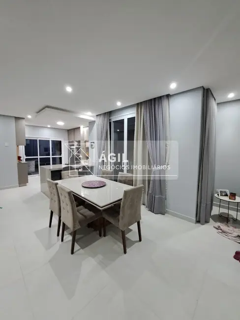 Casa com 3 quartos à venda, 162m2 em Sao Jose Dos Campos - SP - imagem 4 Foto 4 de Casa com 3 quartos à venda, 162m2 em Sao Jose Dos Campos - SP