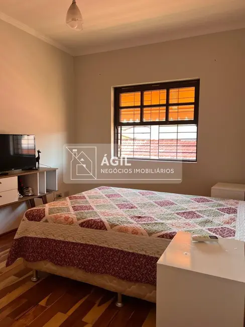 Foto 2 de Casa com 6 quartos à venda, 300m2 em Sao Jose Dos Campos - SP