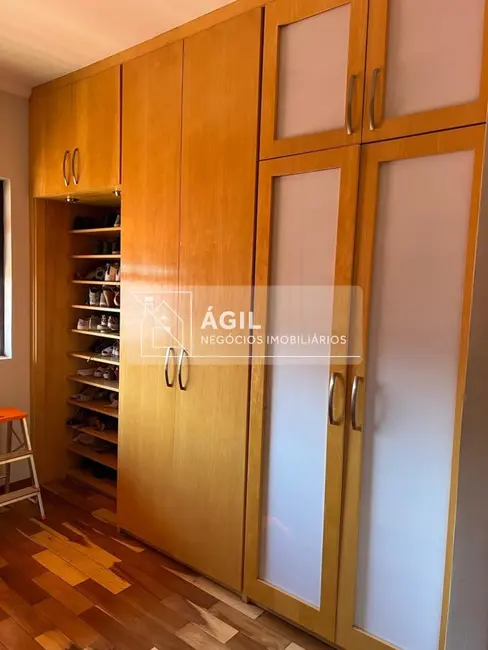 Foto 9 de Casa com 6 quartos à venda, 300m2 em Sao Jose Dos Campos - SP