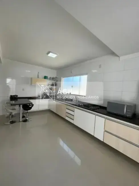 Foto 3 de Casa de Condomínio com 3 quartos à venda, 256m2 em Sao Jose Dos Campos - SP