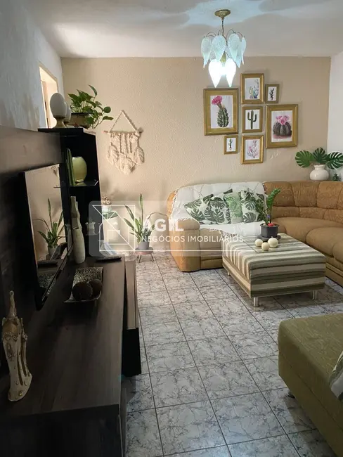 Casa com 3 quartos à venda, 200m2 em Sao Jose Dos Campos - SP - imagem 5 Foto 5 de Casa com 3 quartos à venda, 200m2 em Sao Jose Dos Campos - SP