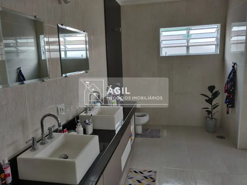 Foto 8 de Casa de Condomínio com 3 quartos à venda, 379m2 em Vila Zezé, Jacarei - SP