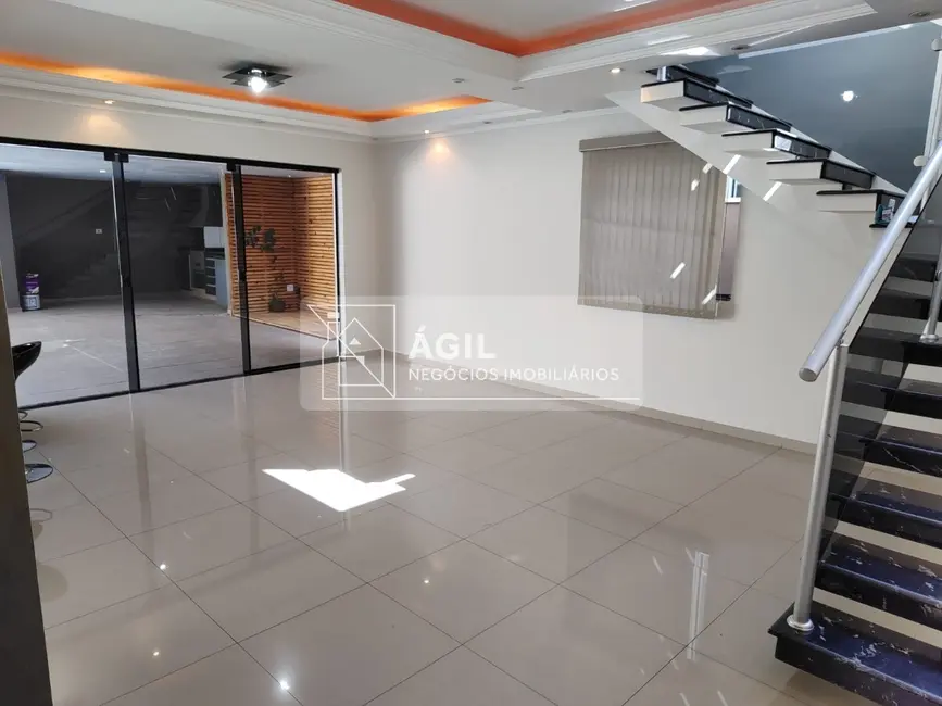 Foto 3 de Casa de Condomínio com 3 quartos à venda, 300m2 em Loteamento Villa Branca, Jacarei - SP