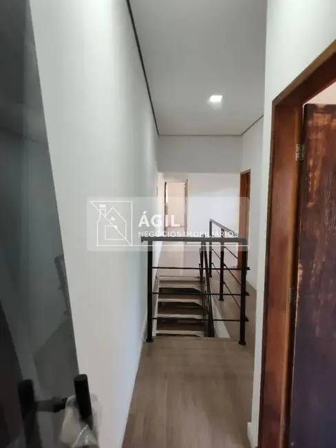 Foto 4 de Casa com 4 quartos à venda, 220m2 em Sao Jose Dos Campos - SP