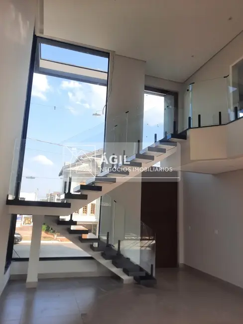 Casa de Condomínio com 3 quartos à venda, 250m2 em Sao Jose Dos Campos - SP - imagem 7 Foto 7 de Casa de Condomínio com 3 quartos à venda, 250m2 em Sao Jose Dos Campos - SP