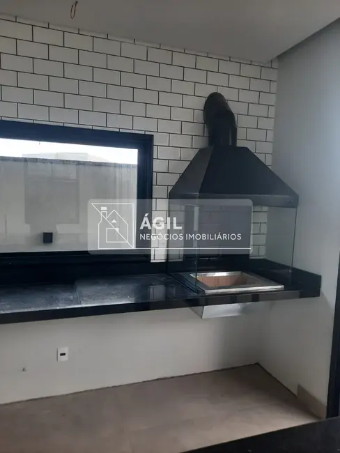 Casa de Condomínio com 3 quartos à venda, 250m2 em Sao Jose Dos Campos - SP - imagem 2 Foto 2 de Casa de Condomínio com 3 quartos à venda, 250m2 em Sao Jose Dos Campos - SP