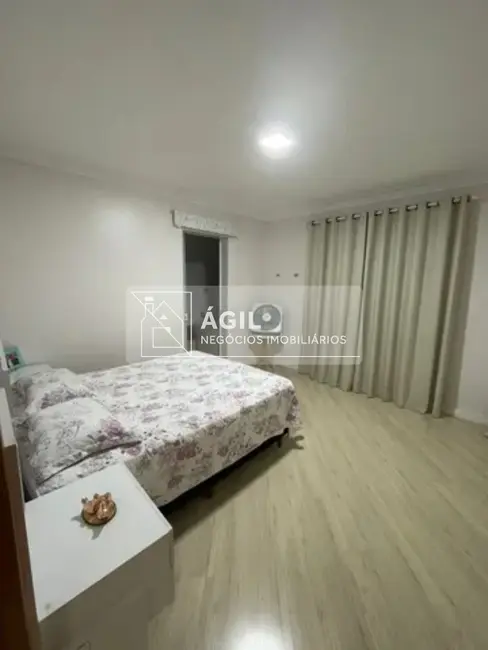 Foto 4 de Casa com 4 quartos à venda, 110m2 em Sao Jose Dos Campos - SP