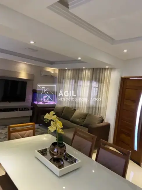 Foto 2 de Casa com 2 quartos à venda, 150m2 em Sao Jose Dos Campos - SP