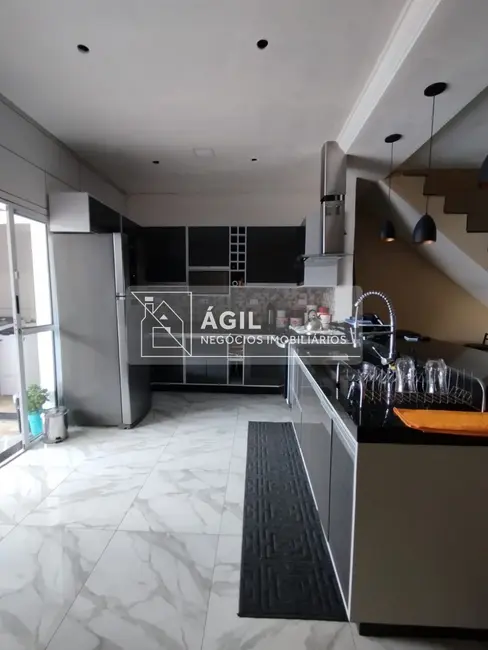 Casa com 3 quartos à venda, 180m2 em Sao Jose Dos Campos - SP - imagem 5 Foto 5 de Casa com 3 quartos à venda, 180m2 em Sao Jose Dos Campos - SP