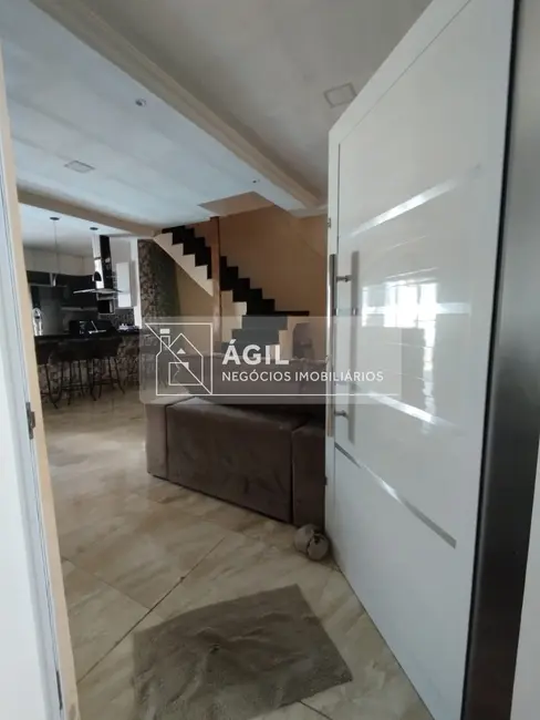 Casa com 3 quartos à venda, 180m2 em Sao Jose Dos Campos - SP - imagem 3 Foto 3 de Casa com 3 quartos à venda, 180m2 em Sao Jose Dos Campos - SP