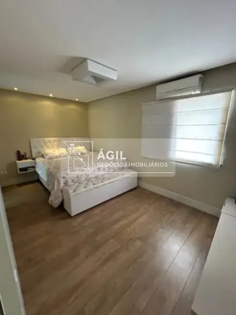 Foto 3 de Casa de Condomínio com 4 quartos à venda, 250m2 em Loteamento Villa Branca, Jacarei - SP