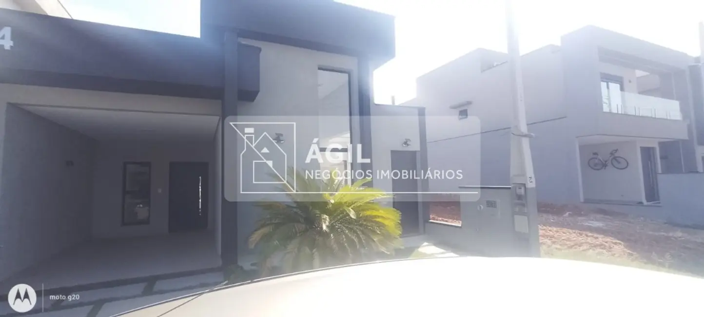 Foto 2 de Casa de Condomínio com 3 quartos à venda, 180m2 em Jardim Jacinto, Jacarei - SP