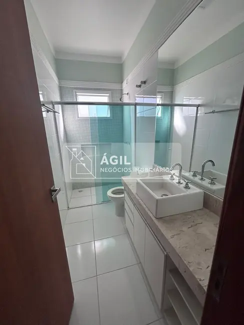 Foto 3 de Casa de Condomínio com 3 quartos à venda, 270m2 em Jardim Crystal Park, Jacarei - SP