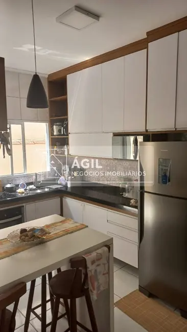 Foto 2 de Casa com 2 quartos à venda, 85m2 em Sao Jose Dos Campos - SP
