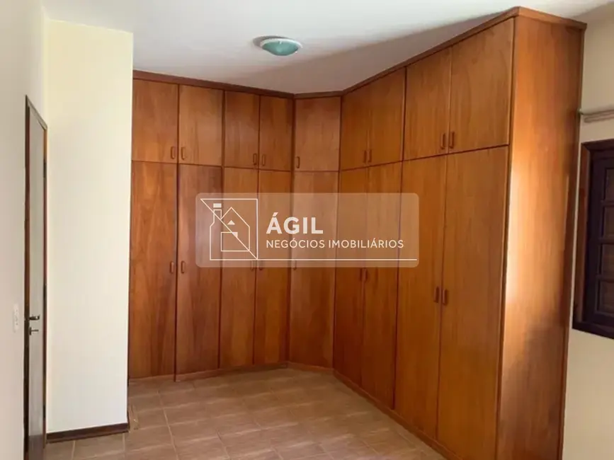 Casa de Condomínio com 3 quartos para alugar, 250m2 em Sao Jose Dos Campos - SP - imagem 9 Foto 9 de Casa de Condomínio com 3 quartos para alugar, 250m2 em Sao Jose Dos Campos - SP