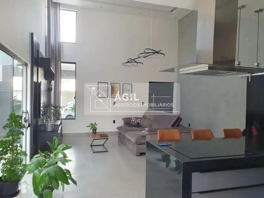 Foto 1 de Casa de Condomínio com 3 quartos à venda, 300m2 em Cacapava - SP