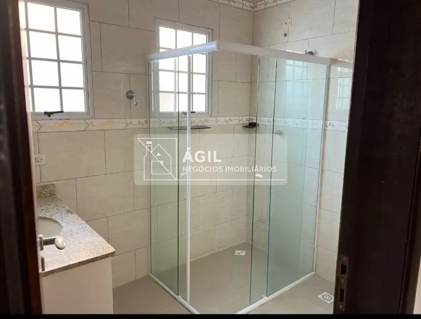 Casa de Condomínio com 3 quartos para alugar, 150m2 em Jardim Santa Maria, Jacarei - SP - imagem 3 Foto 3 de Casa de Condomínio com 3 quartos para alugar, 150m2 em Jardim Santa Maria, Jacarei - SP