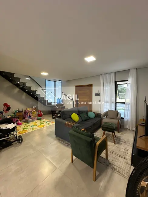 Foto 9 de Casa de Condomínio com 4 quartos à venda, 200m2 em Jardim Jacinto, Jacarei - SP