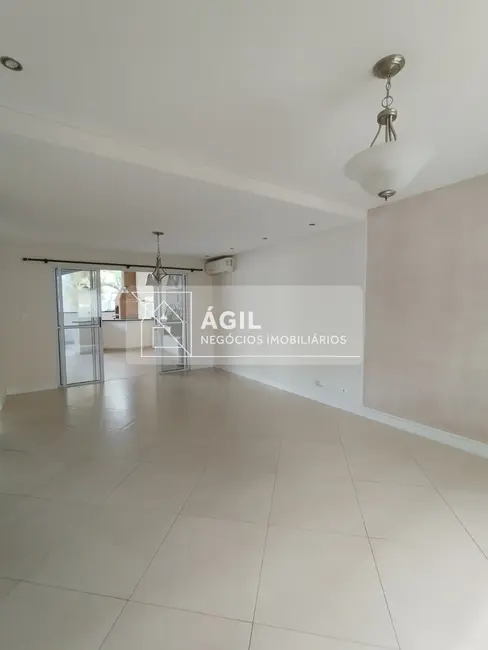 Foto 9 de Casa de Condomínio com 4 quartos para alugar, 250m2 em Loteamento Villa Branca, Jacarei - SP