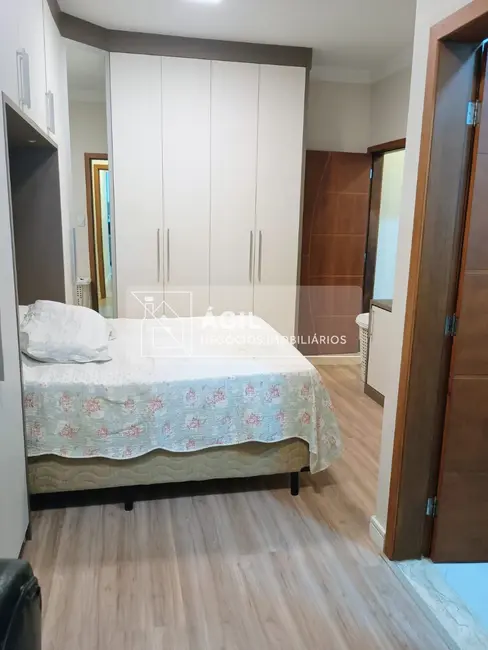 Foto 9 de Casa com 2 quartos à venda, 160m2 em Jardim Colônia, Jacarei - SP