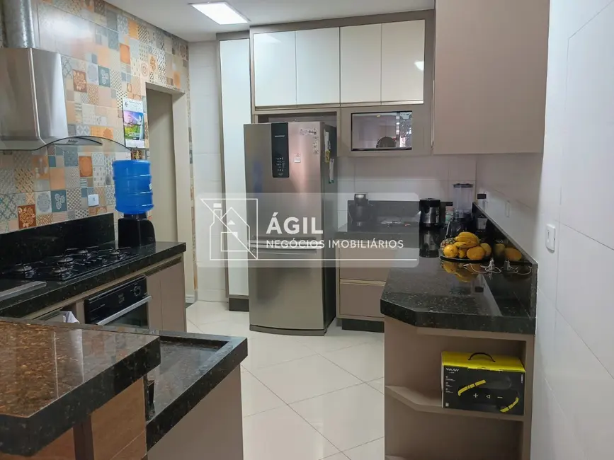 Foto 3 de Casa com 2 quartos à venda, 160m2 em Jardim Colônia, Jacarei - SP