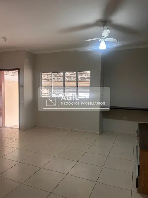 Casa com 2 quartos para alugar, 157m2 em Loteamento Villa Branca, Jacarei - SP - imagem 1 Foto 1 de Casa com 2 quartos para alugar, 157m2 em Loteamento Villa Branca, Jacarei - SP