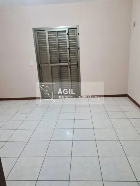 Apartamento com 3 quartos para alugar, 160m2 em Sao Jose Dos Campos - SP - imagem 4 Foto 4 de Apartamento com 3 quartos para alugar, 160m2 em Sao Jose Dos Campos - SP
