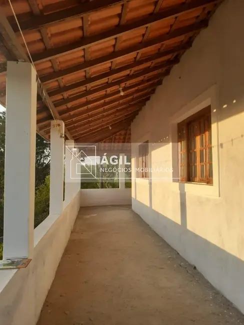 Foto 3 de Chácara com 3 quartos à venda, 350m2 em Chácaras Santa Maria, Jacarei - SP